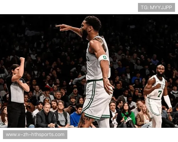 塔图姆突破暴扣，凯尔特人全队进攻高效